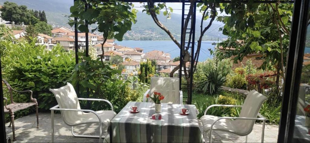 Tito'S Place Ohrid Bagian luar foto